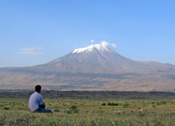Mächtig türmt sich der Ararat gen Himmel. 