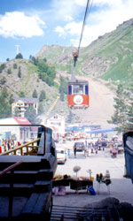 Per Seilbahn hoch