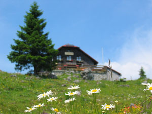 Das Annabergerhaus am Gipfel des Tirolerkogels 